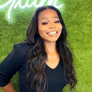 Meet your Posher, Shania